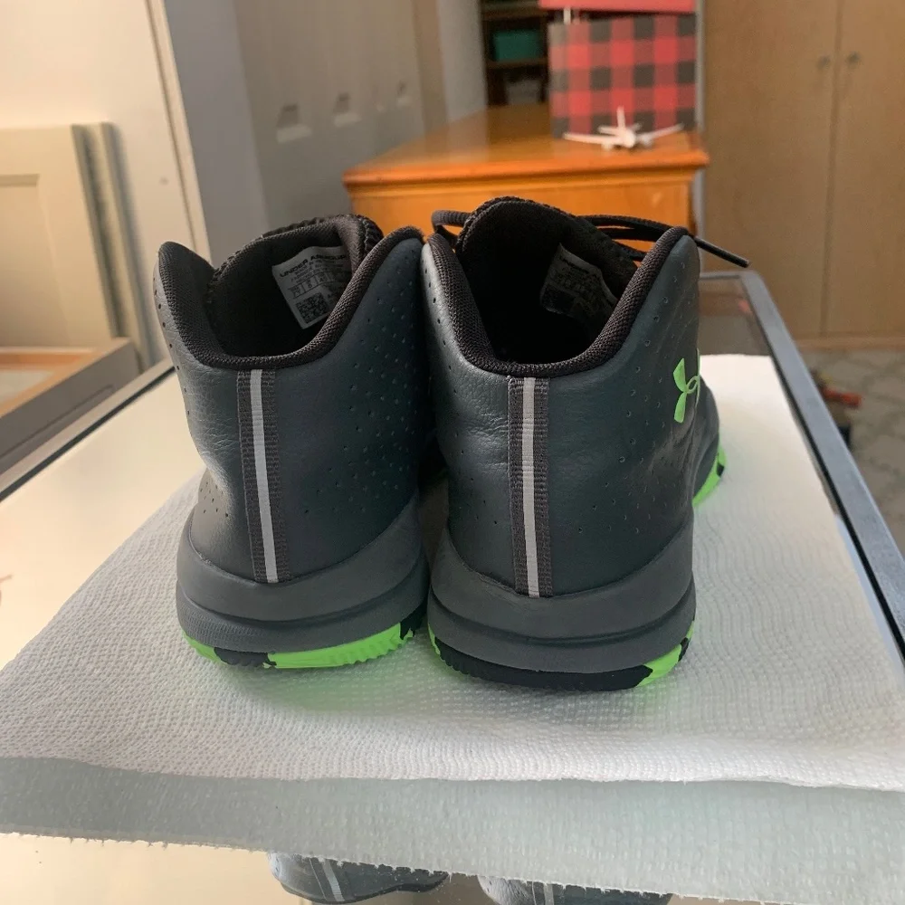Under Armour- Black &‎ Neon Green Jet 2019-Boys 7 Y